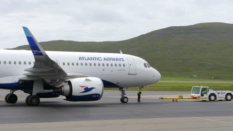 Un-Airbus-A320-De-Atlantic-Airways-Listo-Para-Partir-Desde-El-Aeropuerto-De-Vagar