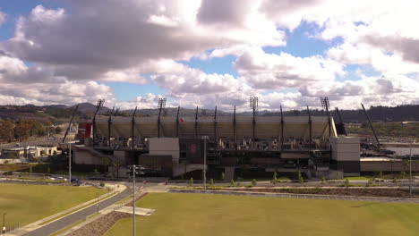 El-Nuevo-Estadio-De-Fútbol-Snapdragon-En-El-Valle-De-La-Misión,-Ascenso-Lento-De-Drones