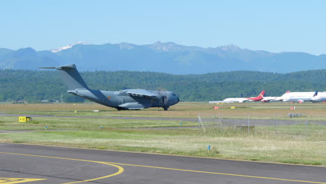 Airbus-A400m-Atlas-De-La-Fuerza-Aérea-Belga-En-El-Aeropuerto-De-Lourdes,-Francia