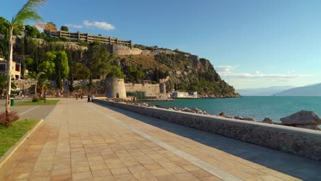 Ciudad-De-La-Costa-Del-Mar-De-Nafplio-Ubicada-En-Grecia