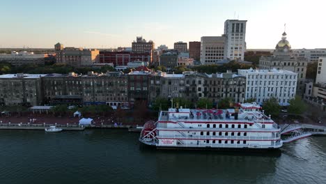 Georgia-Queen-riverboat-and-Savannah-skyline-at-night