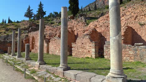 ágora-Antigua-En-El-Sitio-Arqueológico-De-Delfos