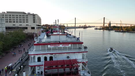 Georgia-Queen-paddlewheel