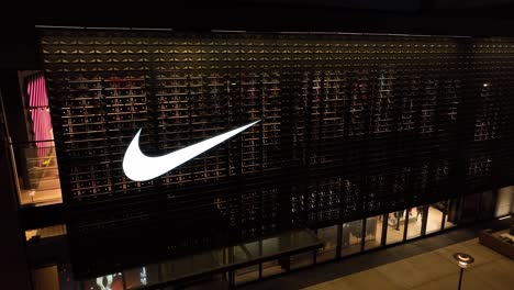 Nike-Swoosh-Ist-Eine-Weltweit-Bekannte-Schuh--Und-Bekleidungsmarke