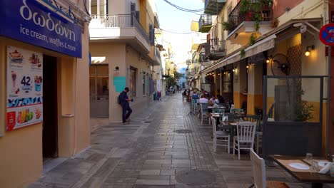 Servierfertige-Restaurants-In-Der-Altstadt-Von-Nafplio-In-Griechenland