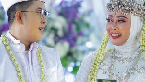 Indonesian-bride-and-groom-holding-marriage-book