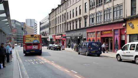 Alexander-Dennis-Enviro300-bus-departing-from-a-bus-stop-in-Glasgow-into-incoming-traffic