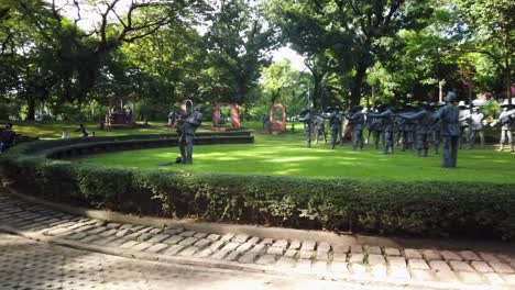 Bronze-sculptures-of-soldiers-executing-Filipino-national-hero-Jose-Rizal,-Manila