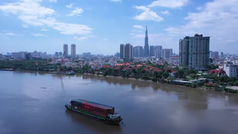 Video-Aéreo-De-La-Ciudad-De-Ho-Chi-Minh,-Vietnam-Desde-Thao-Dien-Con-El-Río-Saigon-Y-Edificios-Clave-Del-Horizonte-Con-Cielo-Azul