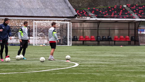 Resita-Fußballmannschaft---Training-6