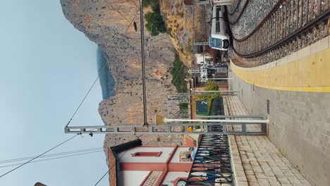 El-Chorro,-España,-25-De-Noviembre-De-2022:-Estación-De-Tren-En-El-Pueblo-De-El-Chorro-Al-Final-Del-Camino-De-Caminito-Del-Rey