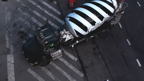 Aerial-view-of-a-mixer-truck-at-a-construction-site-in-Brooklyn,-NY---tilt,-drone-shot