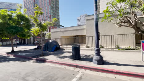 Homeless-people-live-in-tents-on-the-streets-in-San-Diego,-California