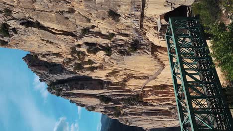 Caminito-Del-Rey,-España,-25-De-Noviembre-De-2022:-Puente-En-La-Garganta-De-Los-Gaitanes-En-El-Caminito-Del-Rey,-El-Caminito-De-Los-Reyes