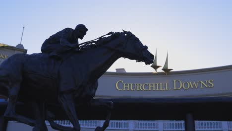 Churchill-Downs-Barbaro-Statue-Und-Zeichen