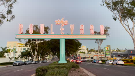 Das-Boulevard-straßenschild-Befindet-Sich-Am-El-Cajon-Boulevard