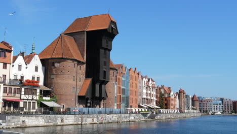 Puerta-Zuraw-En-Gdansk,-Polonia