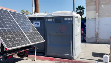 Homeless-people-live-in-tents-on-the-streets-in-San-Diego,-California