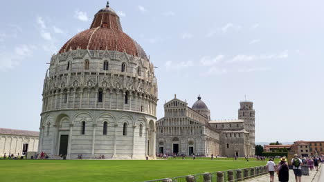 Baptistry,-Dom-Von-Pisa-Und-Schiefer-Turm-Der-Pizza-Auf-Der-Piazza-Dei-Miracoli-Italien