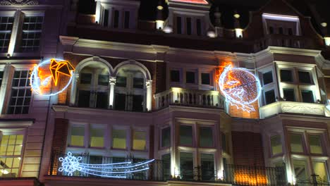 Christmas-Decor-Lights-In-The-Buildings-On-the-Street-Of-Central-London,-United-Kingdom