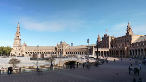 Famosa-Plaza-De-España-En-Sevilla-Timelapse-Con-Gente-Borrosa-Estática