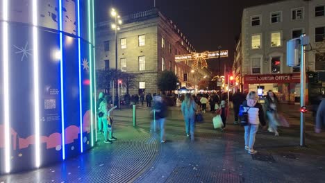 Hyperlapse-Videografie-Ist-Eine-Fototechnik,-Die-Verwendet-Wird,-Um-Zeitraffervideos-Des-Straßenlebens-In-Dublin-Zu-Weihnachten-Zu-Erstellen