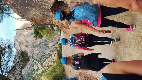 Caminito-Del-Rey,-España,-25-De-Noviembre-De-2022:-Puente-En-La-Garganta-De-Los-Gaitanes-En-El-Caminito-Del-Rey,-El-Caminito-De-Los-Reyes