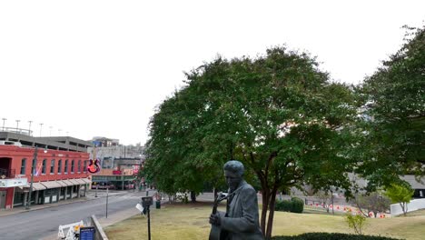 Elvis-Pressley-statue-with-guitar-on-Beale-St-in-Memphis-Tennessee