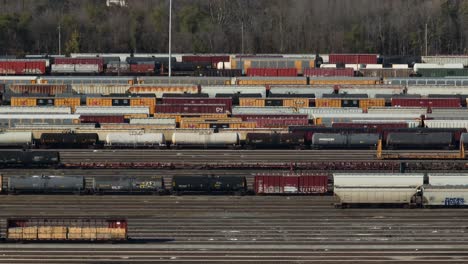 Contenedores-De-Carga-De-Tren-De-Carga-De-Patio-Ferroviario