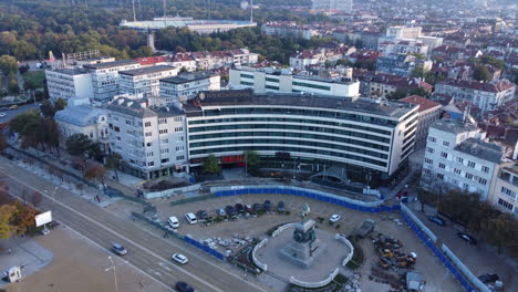 Iconic-Sculpture-Monument-To-The-Tsar-Liberator-And-Luxurious-Hotel-Intercontinental-Sofia-In-Bulgaria