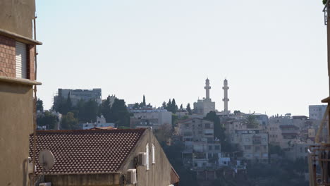 Haifa,-Israel-22.-Dezember:-Mahmood-Moschee,-Blick-Auf-Die-Nachbarschaft-Kababir,-Haifa,-Israel