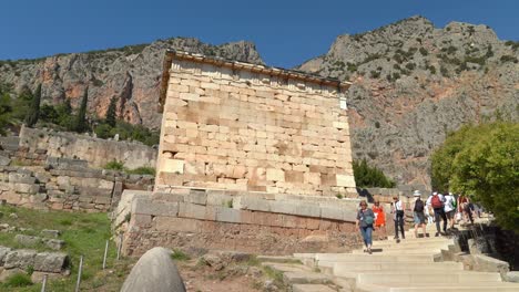 Schatzkammer-Der-Athener-In-Der-Ausgrabungsstätte-Delphi