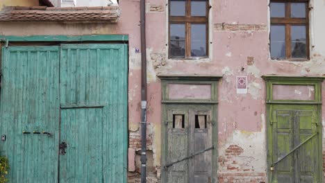 Old-Gate-And-Building-View