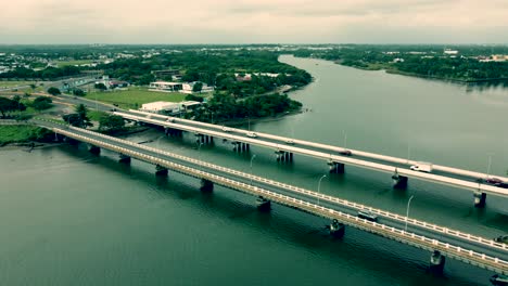 Vista-Aerea-Con-Drone-De-Dos-Puentes-Para-Llegar-De-Boca-Del-Rio,-Veracruz