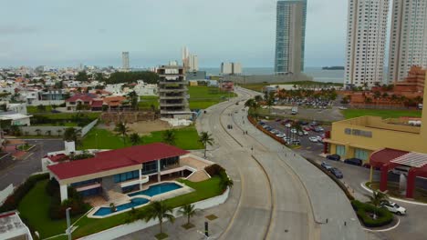 Hermosa-Vista-Aerea-Con-Drone-Del-Puerto-De-Boca-Del-Rio,-Veracruz