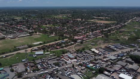 Video-De-Drones-De-Un-Suburbio-De-Alta-Densidad-En-Bulawayo,-Zimbabwe