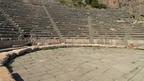 El-Antiguo-Teatro-Del-Sitio-Arqueológico-De-Delfos-Acogió-Los-Concursos-De-Canto-Y-Música-Instrumental-De-Los-Juegos-Pythian