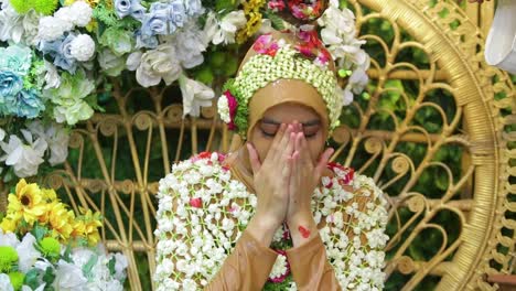 The-bride-does-siraman-in-a-traditional-javanese-wedding