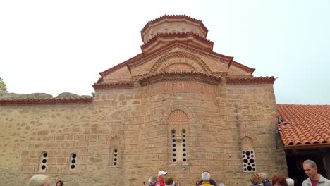 Altes-Gebäude-Des-Heiligen-Klosters-Des-Großen-Meteorons-In-Der-Meteora-felsformation-In-Griechenland