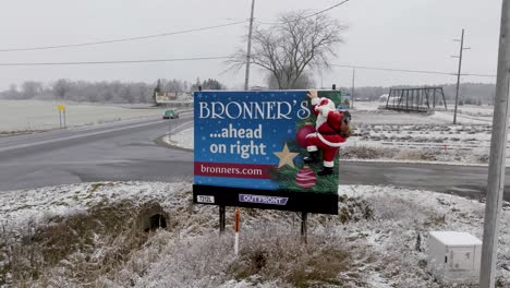 Frankenmuth-Michigan-Santa-Sign-establishing