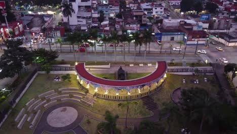 Hermosa-Vista-Aerea-Con-Drone-Del-Parque-V-Centenario-En-La-Ciudad-De-Cordoba,-Veracruz,-Mexico