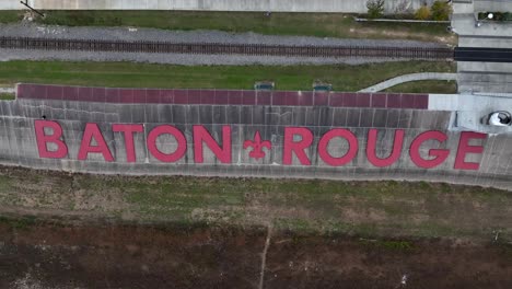 Baton-Rouge-sign-on-riverbank-of-Mississippi-River