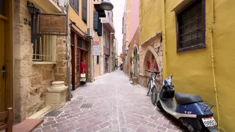 Calles-Estrechas-Del-Casco-Antiguo-De-Chania,-Creta