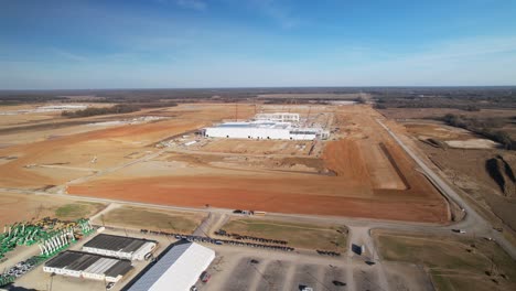 Aerial-approach-of-large-steel-structure-under-construction