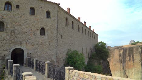 Das-Heilige-Kloster-St-Stephan-In-Der-Meteora-felsformation-In-Griechenland