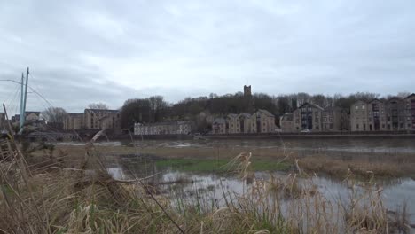 Lancaster-Histórico-St-Georges-Quay-Y-Un-Río-Lune-Marea-Alta