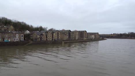 Lancaster-Histórico-St-Georges-Quay-Y-Un-Río-Lune-Marea-Alta