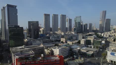 Die-Bürotürme-Von-Tel-Aviv---Skyline-Bei-Sonnenuntergang---Klarer-Himmel