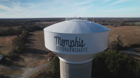 órbita-Aérea-De-La-Torre-De-Agua-Etiquetada-Como-&quot;megasitio-Regional-De-Memphis&quot;-Que-Revela-Una-Nueva-Construcción-En-Expansión