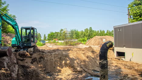 Schwerer-Bagger,-Der-Auf-Der-Baustelle-Arbeitet,-Fusionszeitraffer